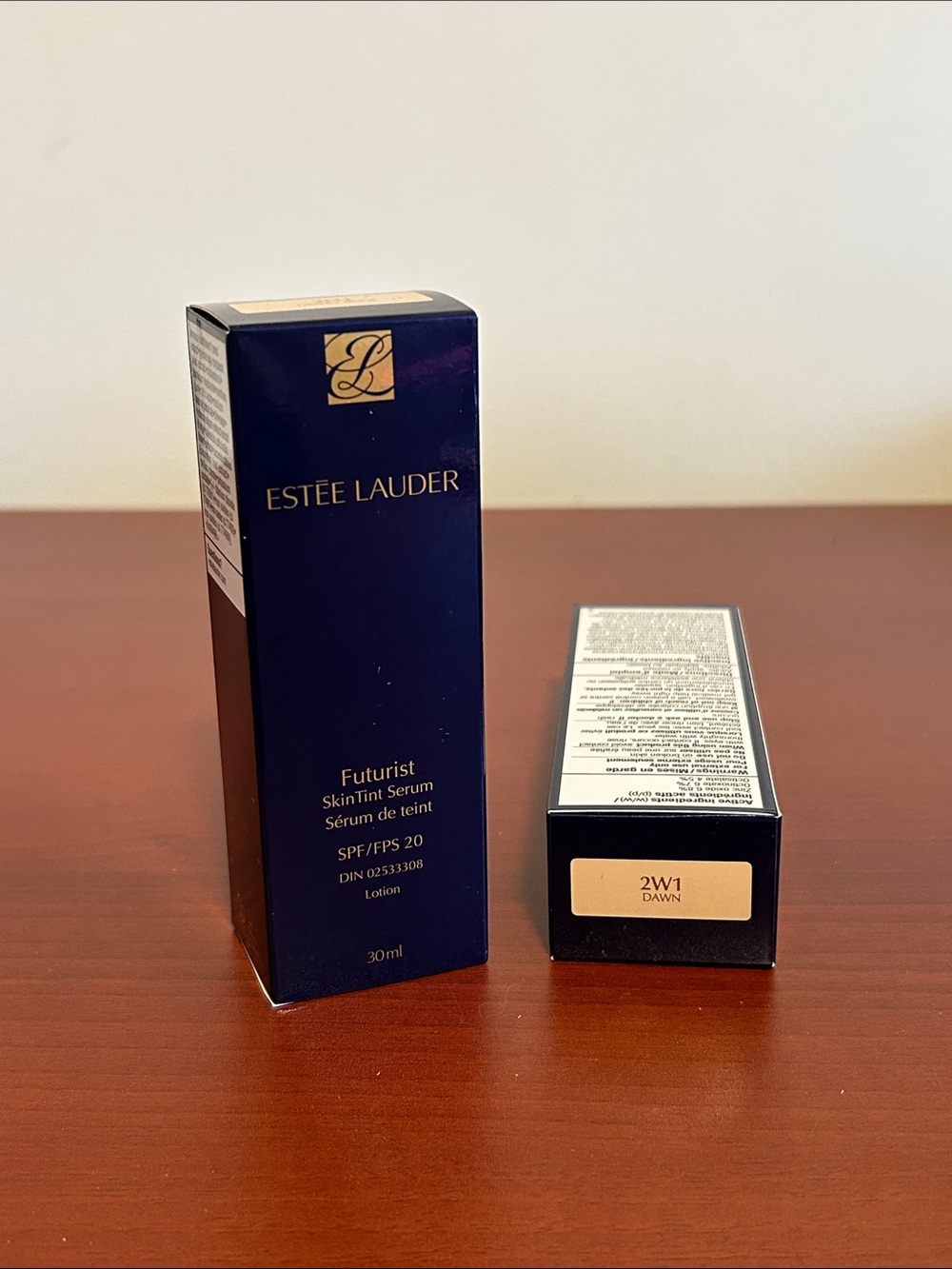 Estee Lauder Futurist SkinTint Serum SPF 20-2W1 Dawn